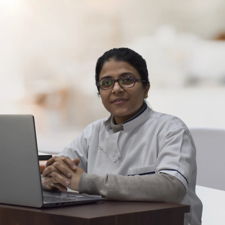 Dr. Swati M Thakur - Dental Expert